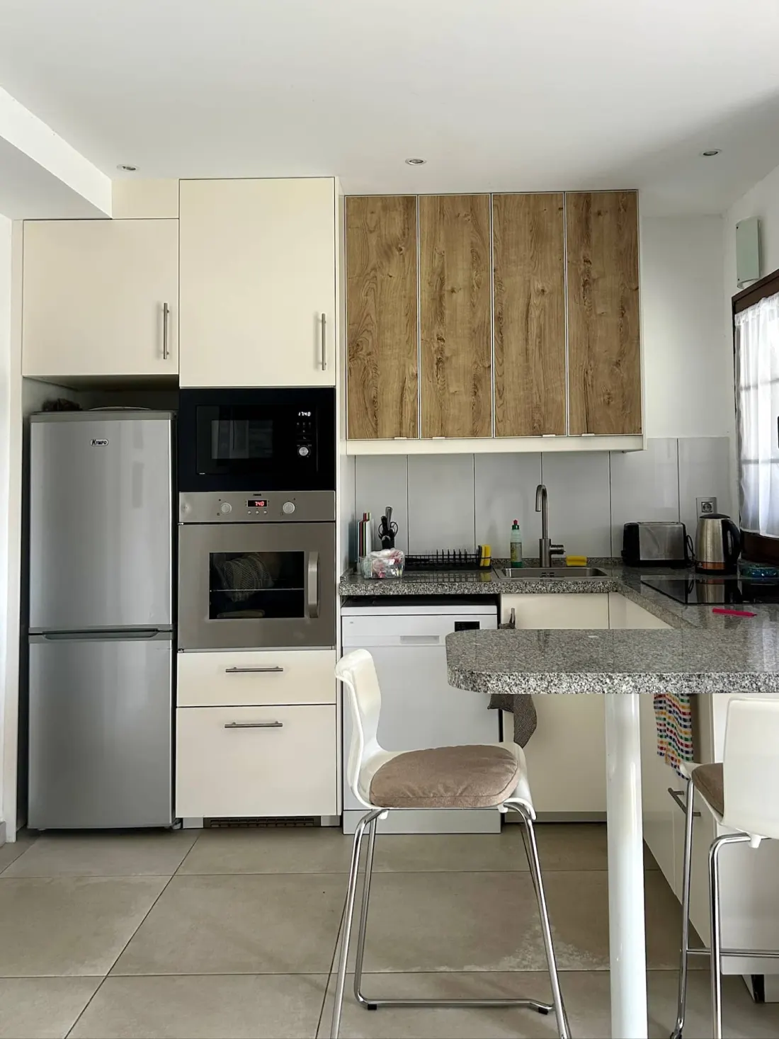 The kitchen, fully equipped
